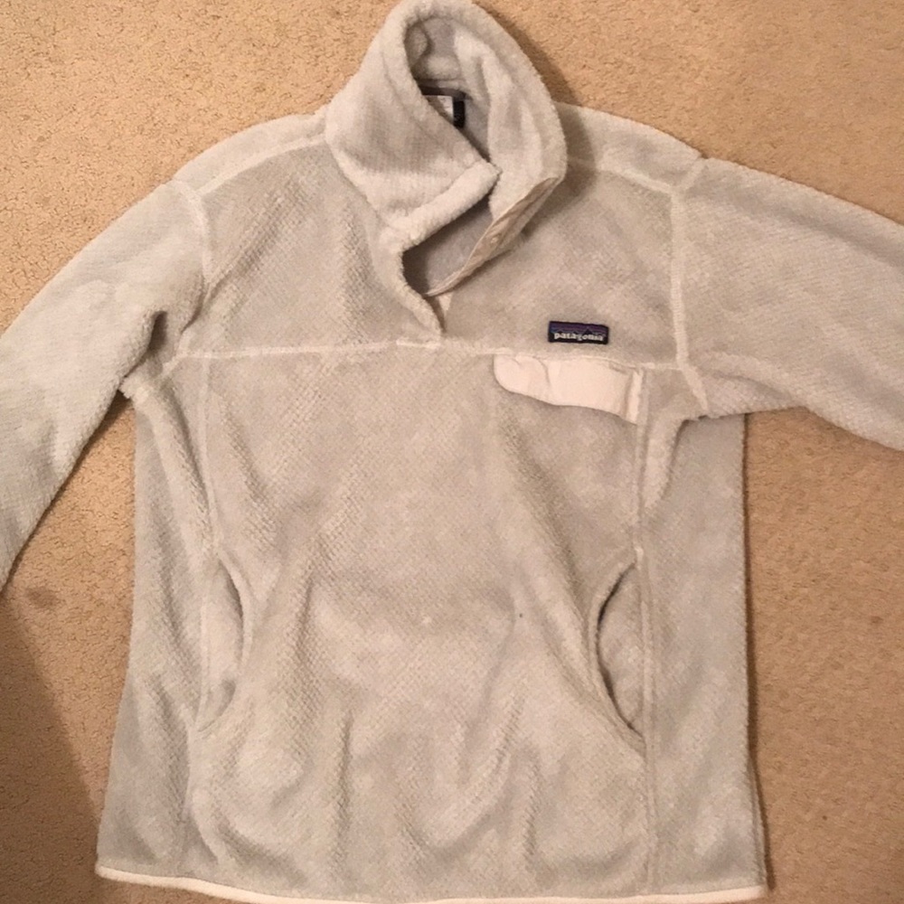 Patagonia grey pull over fleece